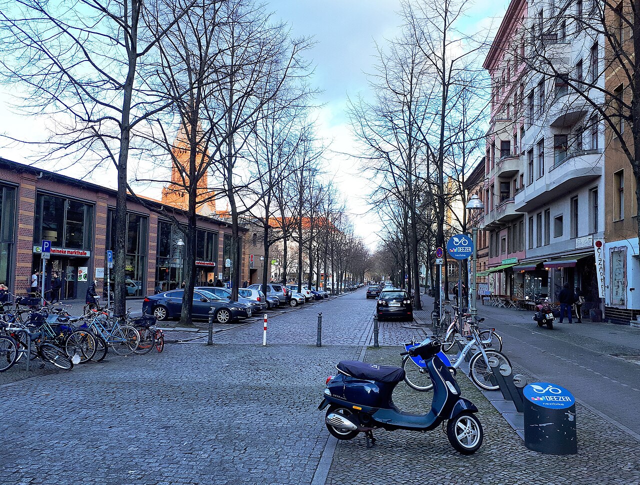 Altbauten ohne Aufzug – wir helfen in Friedrichshain-Kreuzberg
